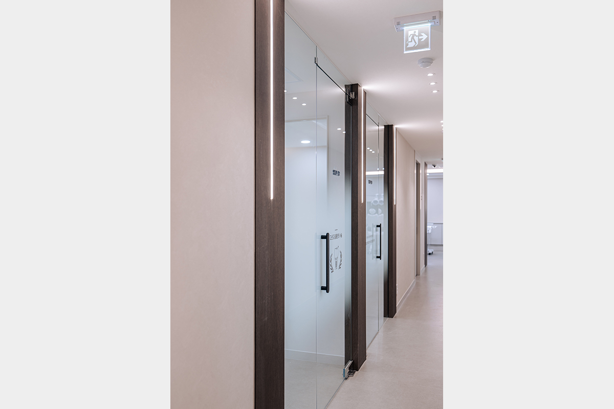 원플란트치과 내부 인테리어-9